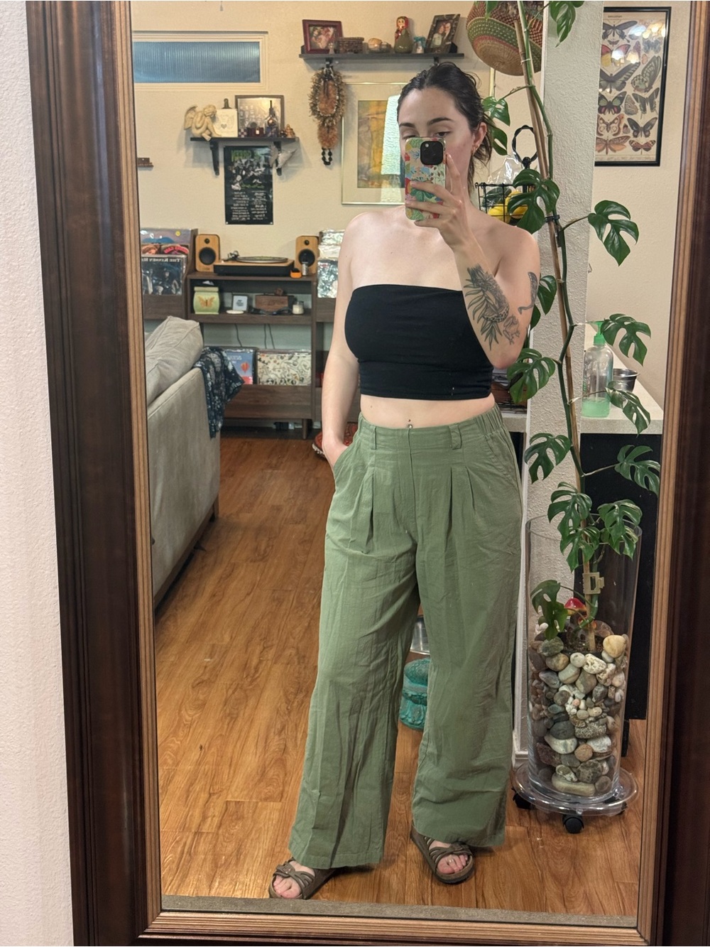 High-Waist Wide-Leg Pants in Olive Green
